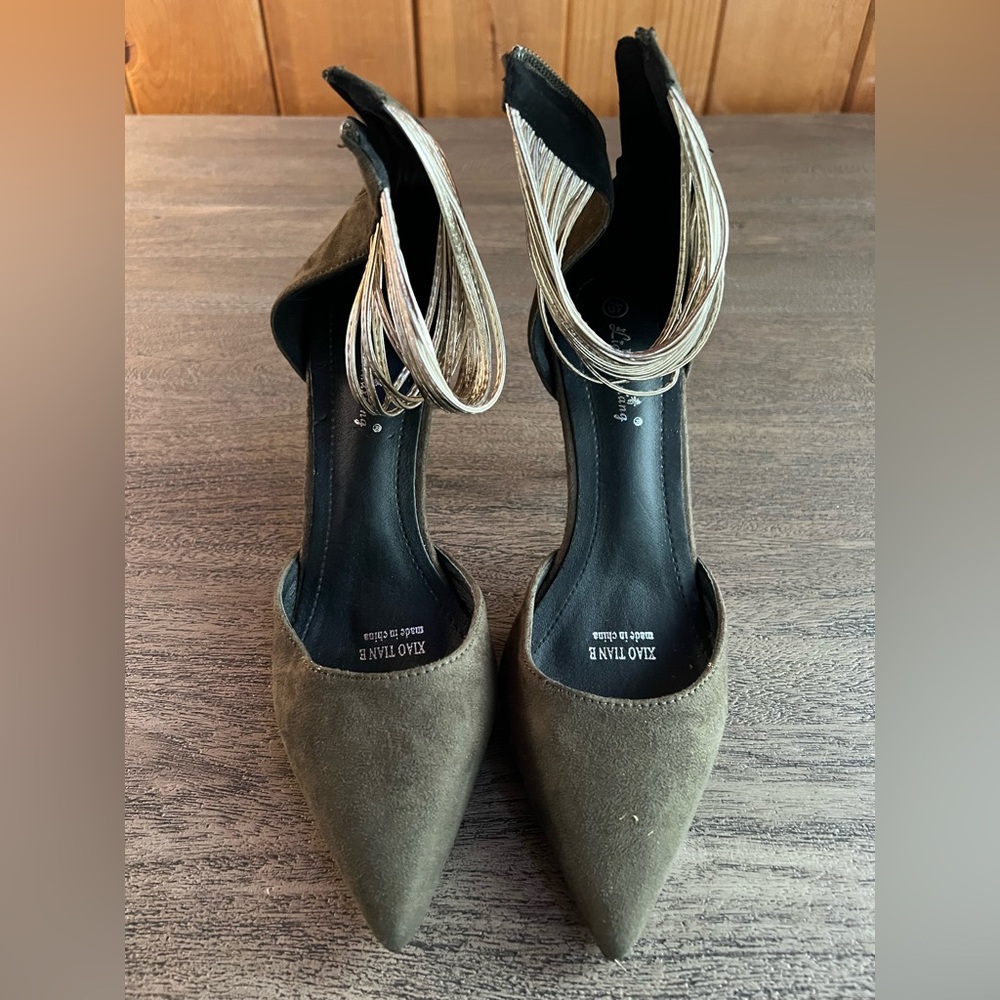 Green and Gold Elegant Heels with Metallic Accent